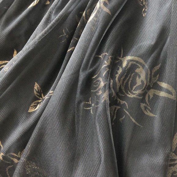 Tulle skirt with gold accents - Picture 3 of 3